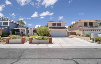 Beautiful 3 Bedroom home with a POOL in The Lakes!