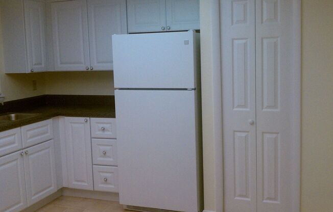 2 beds, 1 bath, 825 sqft, $1,150, Unit C14