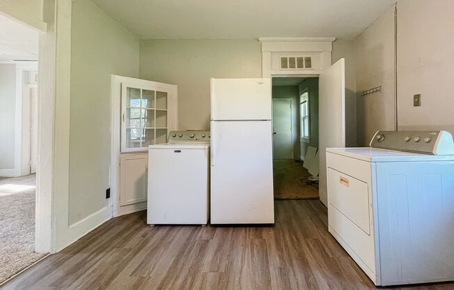 2 beds, 1 bath, $1,100