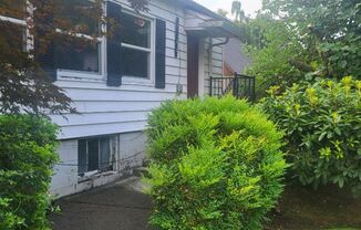 3 beds, 1 bath, $2,595