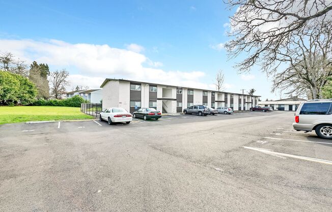 2 beds, 1 bath, 880 sqft, $1,395, Unit #1