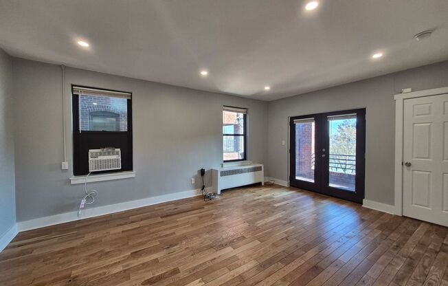 2 beds, 1 bath, 750 sqft, $2,199, Unit 5641 Hobart St. #B4