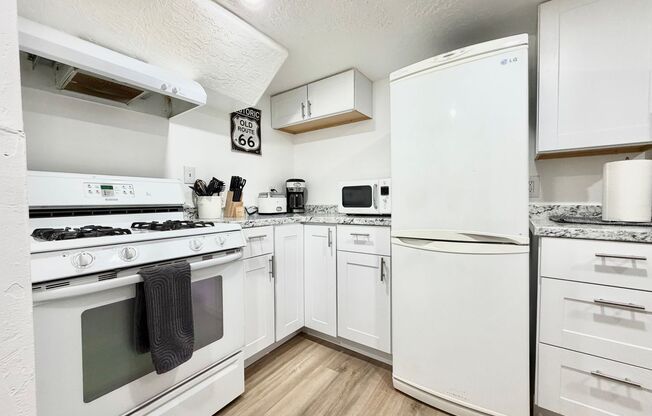 37 W Robert Ave