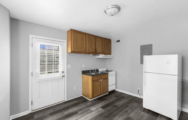 Studio, 1 bath, 600 sqft, $758, Unit 3