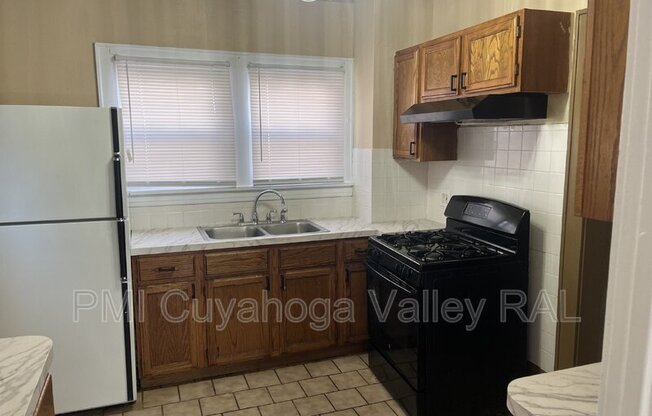 2080 MANISTER CT