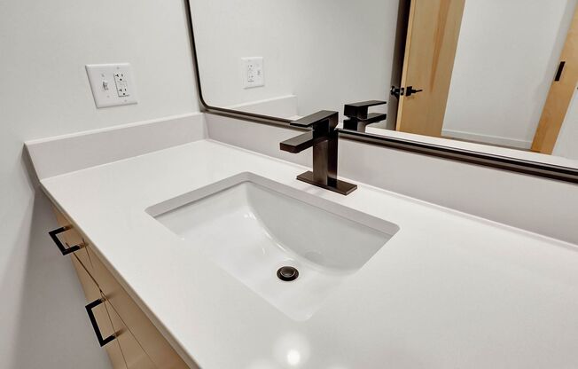 1 bed, 1 bath, 692 sqft, $1,740, Unit 108