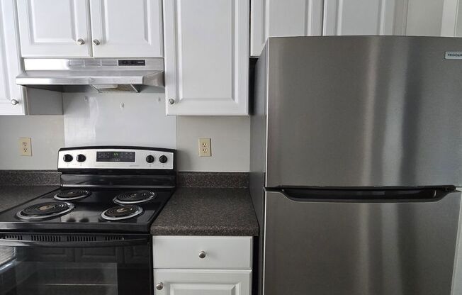 529 Mill Cove Court ~ Waters Edge Townhomes ~ SUMMER SPECIAL ~ UP TO $1000 off 1st Months Rent