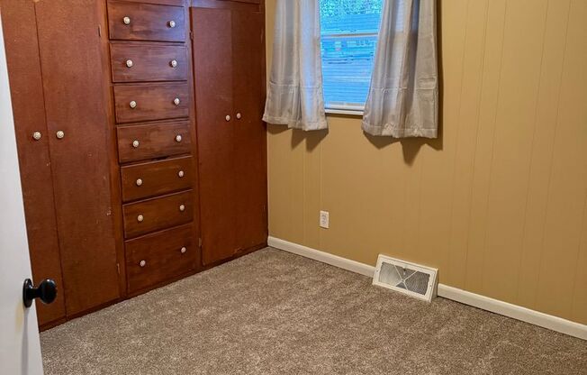 3 beds, 1 bath, $1,500