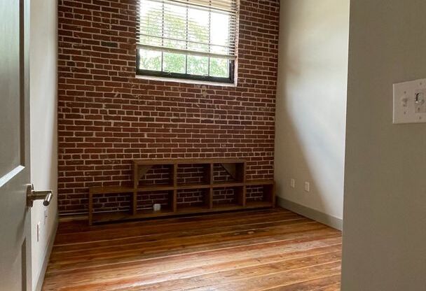 2 beds, 2 baths, 953 sqft, $1,848, Unit Bay 5 Unit 221