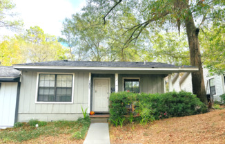 LOVELY 2/2 w/ Stainless Steel Appliances, No Carpet, & Large Privacy Fenced Yard! Mins from FSU/TCC! Avail February 1st for $1250/month!