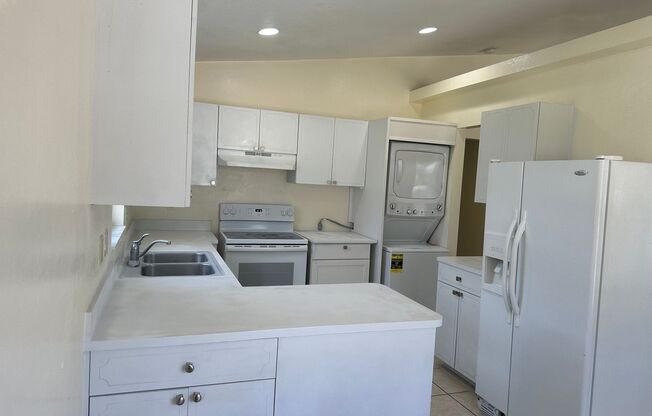 3 beds, 2 baths, 1,044 sqft, $1,850, Unit 4845 Leonard Blvd S