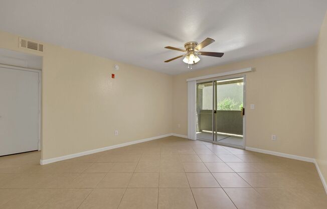 Cute 1 bedroom Silverado Ranch condo