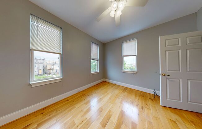 1 bed, 1 bath, 898 sqft, $1,350, Unit B