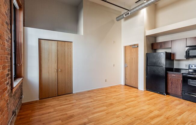 1 bed, 1 bath, 730 sqft, $1,715, Unit 110