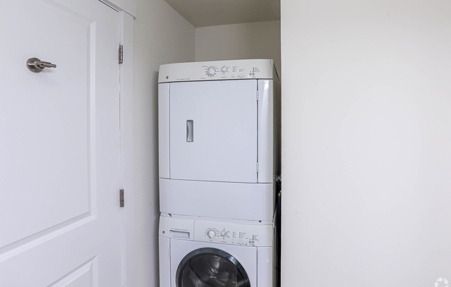 2 beds, 1.5 baths, 859 sqft, $3,700, Unit 308