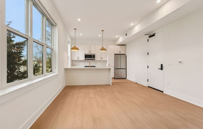 2 beds, 1 bath, 800 sqft, $2,154, Unit 412