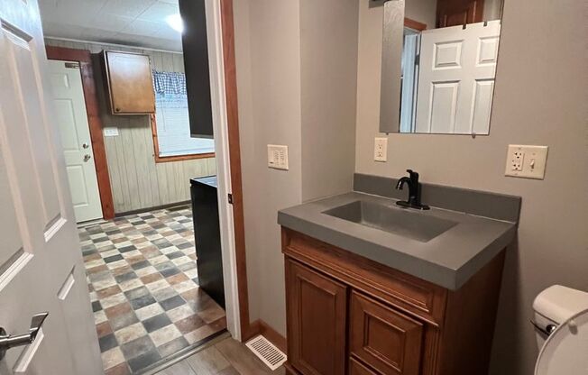 4 beds, 1 bath, $2,000