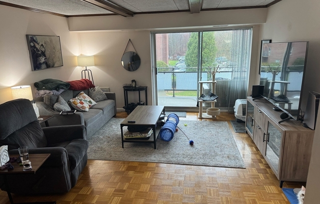 57 BROADLAWN