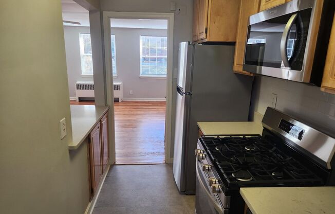 2 beds, 1 bath, 897 sqft, $2,235, Unit B-05