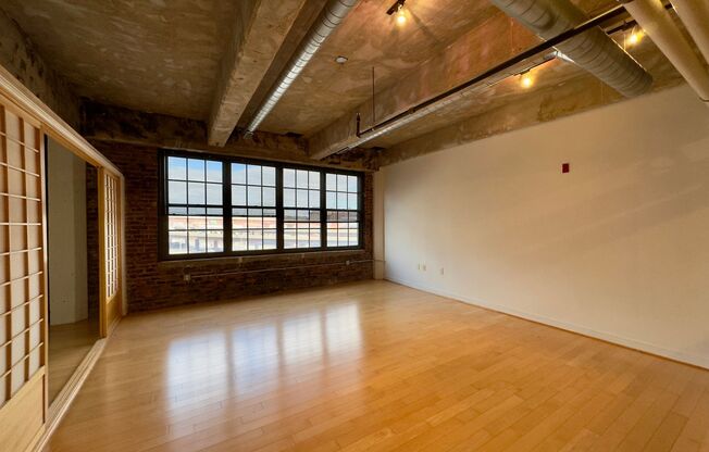 Stunning Industrial-Contemporary One Bedroom Condo- Parking included!