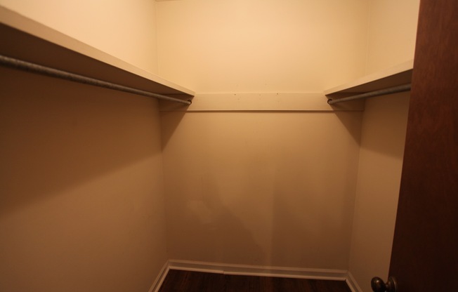 3 beds, 2 baths, $1,250, Unit # 9 B
