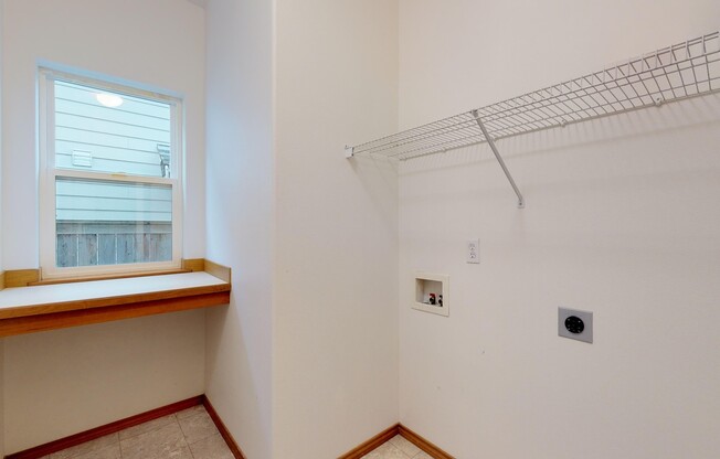 3 beds, 2.5 baths, $3,400