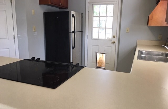 3 beds, 2 baths, $1,100