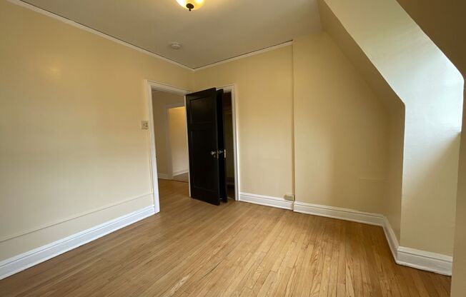 1 bed, 1 bath, 470 sqft, $1,125, Unit B-31