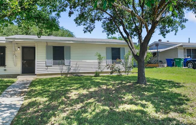 Cute 3 bedroom- 1 bath home ready for move-in.