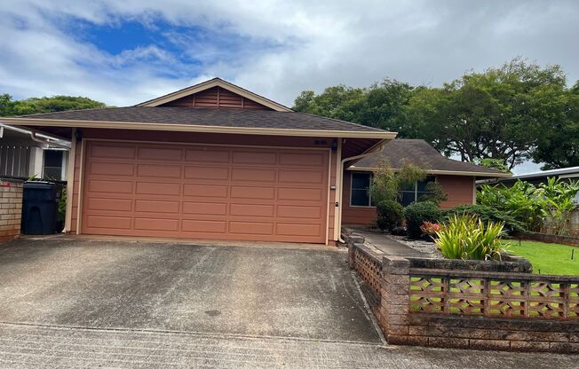 Large Single Level (Mililani Area)- 3 bedroom, 2 bath house w/garage - Avail now