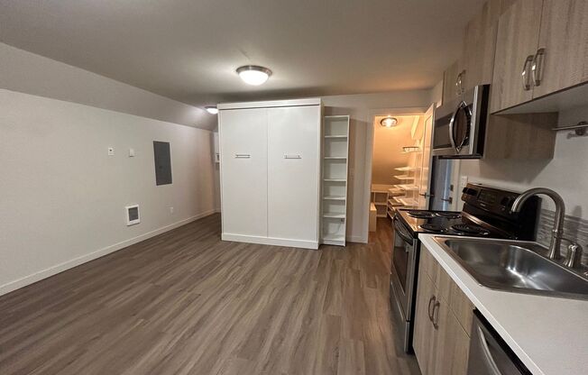 Studio, 1 bath, $1,095, Unit Unit B