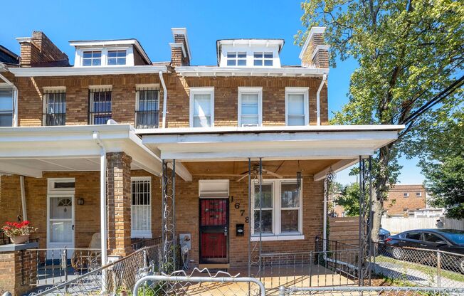 1 Month Off! Available Now!  // 3bedroom 2.5 bathroom Condo// Trinidad//Private Parking Included