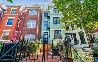 Modern 2BR 2BA Apartment in Columbia Heights