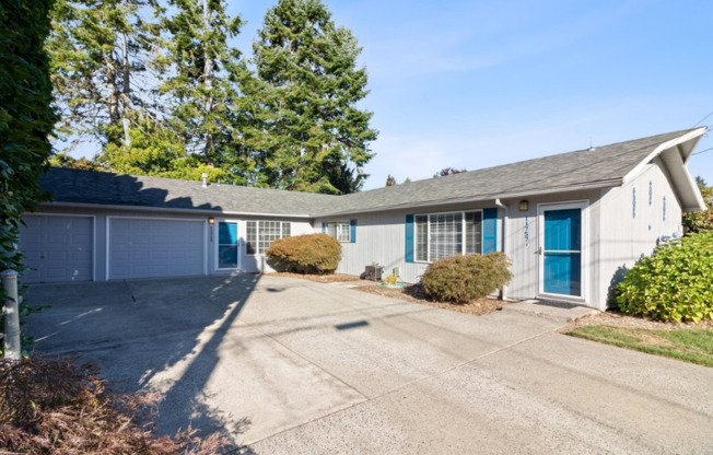 2 bed 1 bath Duplex unit in Milwaukie Hector Campbell Neighborhood