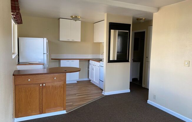 1 bed, 1 bath, $1,474, Unit 9