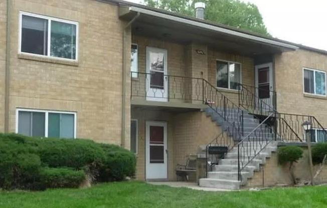 1 Bed Apartment in Central Arvada – Walk to Olde Town – $1,195