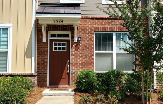Beautiful townhouse close to uptown