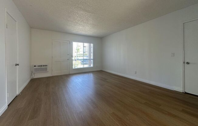 2 beds, 1 bath, 900 sqft, $2,145, Unit 158