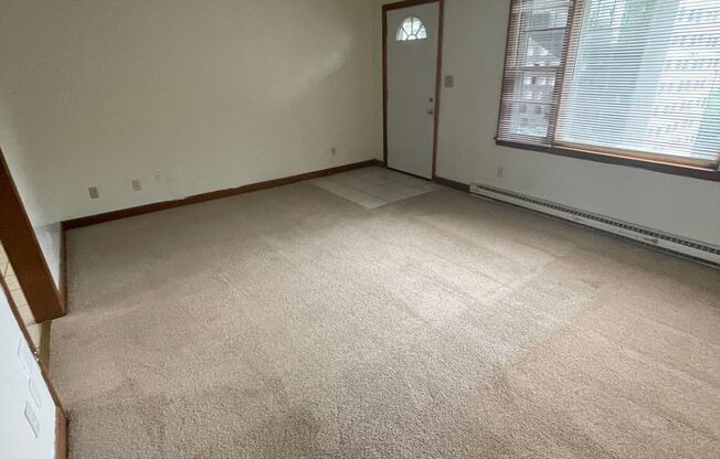 2 beds, 1 bath, 903 sqft, $1,240, Unit M-5