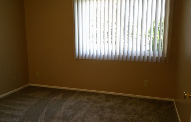 3 beds, 2 baths, 1,225 sqft, $3,300, Unit 48-21G