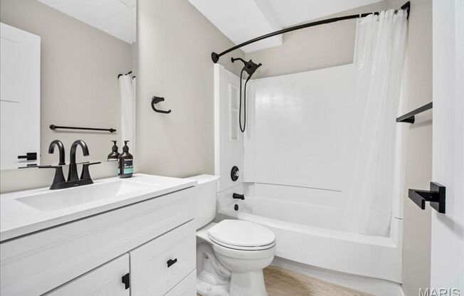 2 beds, 1 bath, 888 sqft, $1,525, Unit Boca Raton Drive - 779