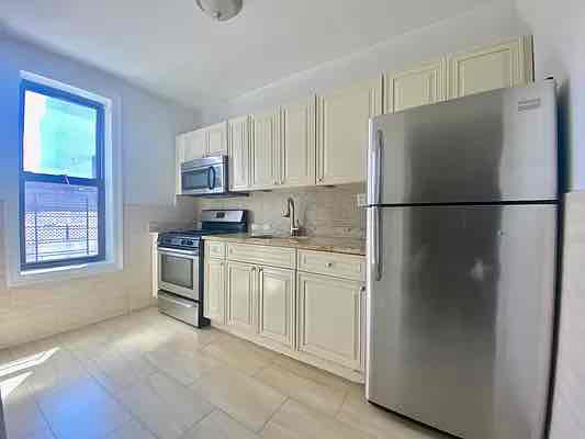 780 E 2 ST