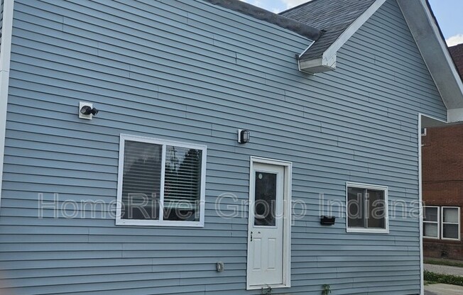 1363 BLAINE AVE