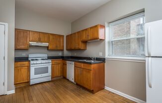 3 beds, 1 bath, $1,700, Unit 42-3