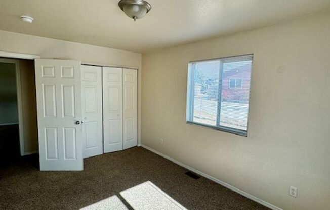 3 beds, 1 bath, $2,000, Unit UNIT D