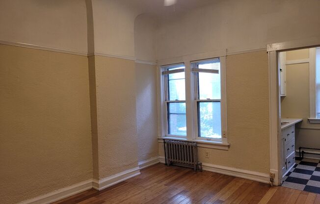 1 bed, 1 bath, $995, Unit 18