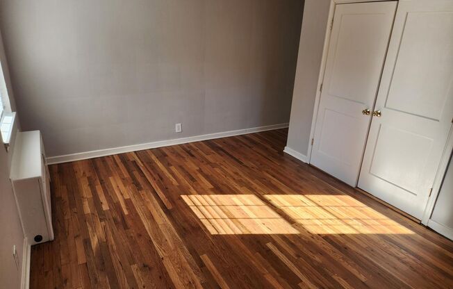 2 beds, 1 bath, 897 sqft, $2,235, Unit B-05