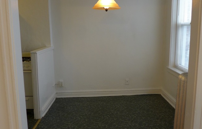Studio, 1 bath, 400 sqft, $785, Unit 208