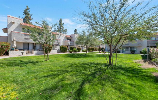 Charming 2-bedroom, 2.5-bathroom condo with a garage in Scottsdale, AZ