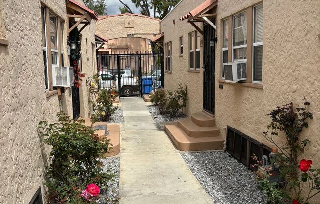 Studio, 1 bath, 450 sqft, $1,550, Unit 814 1/4